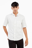 Camisa manga corta unicolor con bolsillo y cuello sport collar