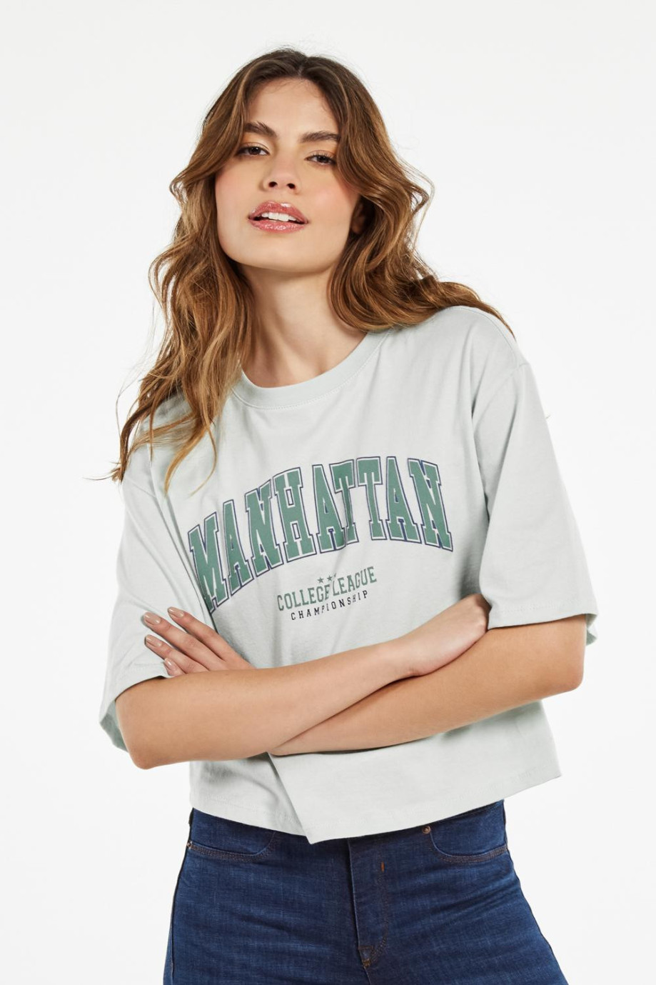 Camiseta crop top verde clara con diseño college de Manhattan