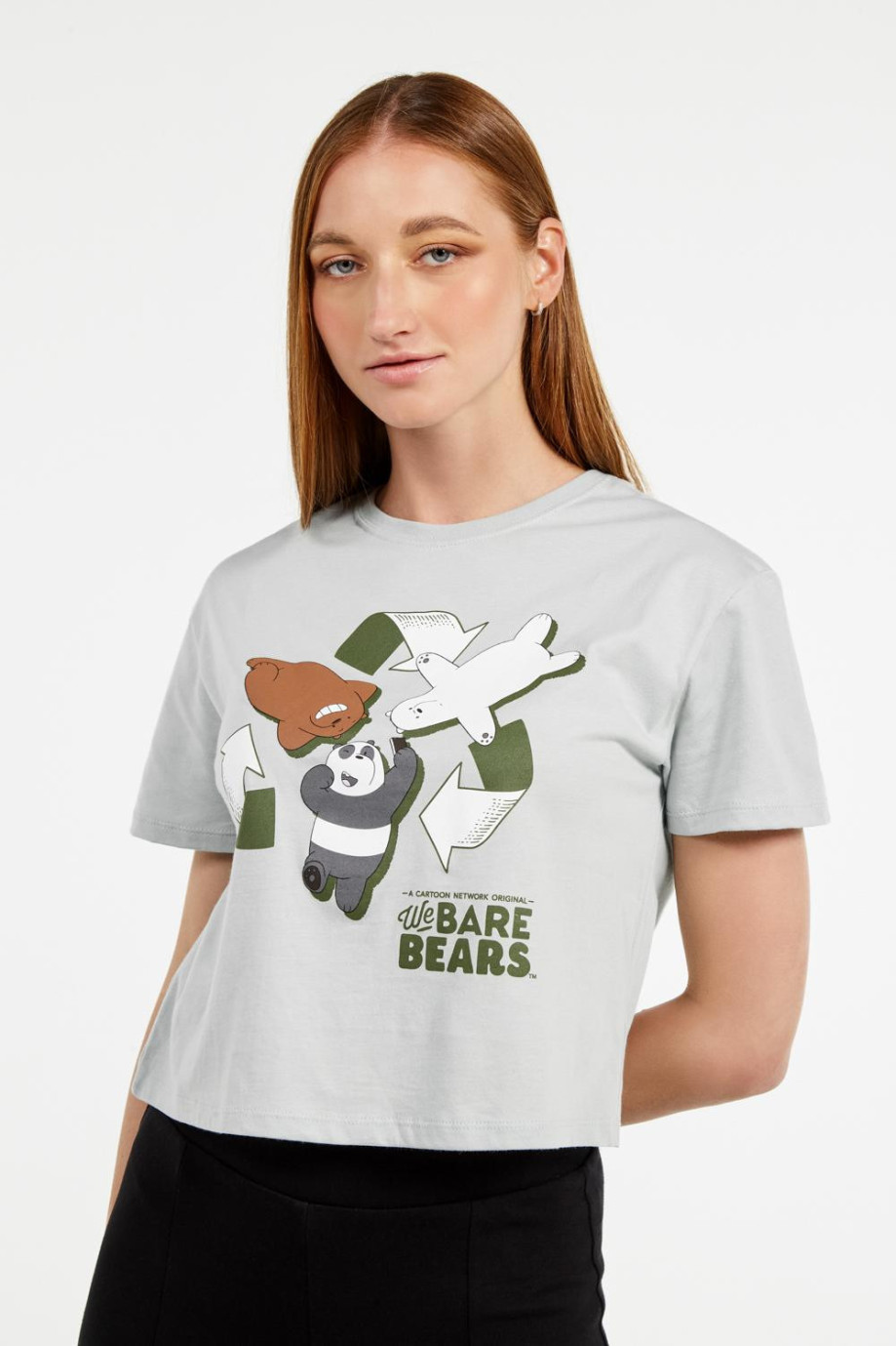Camiseta verde clara crop top con diseño de Escandalosos y cuello redondo