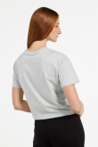 Camiseta verde clara crop top con diseño de Escandalosos y cuello redondo
