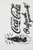 Camiseta crema clara manga corta con diseño negro de Coca-Cola