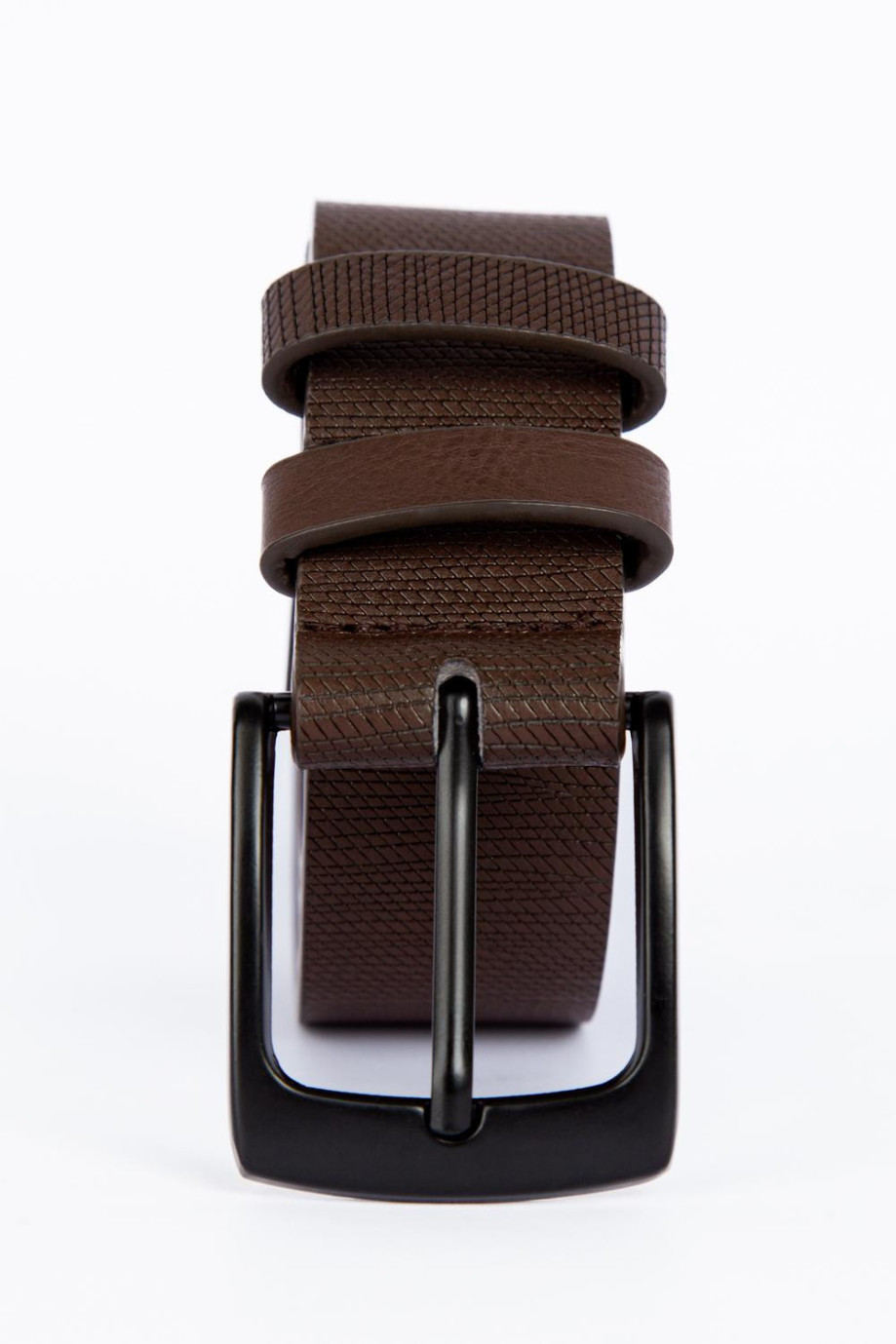 Cinturón unicolor con texturas y hebilla cuadrada metálica