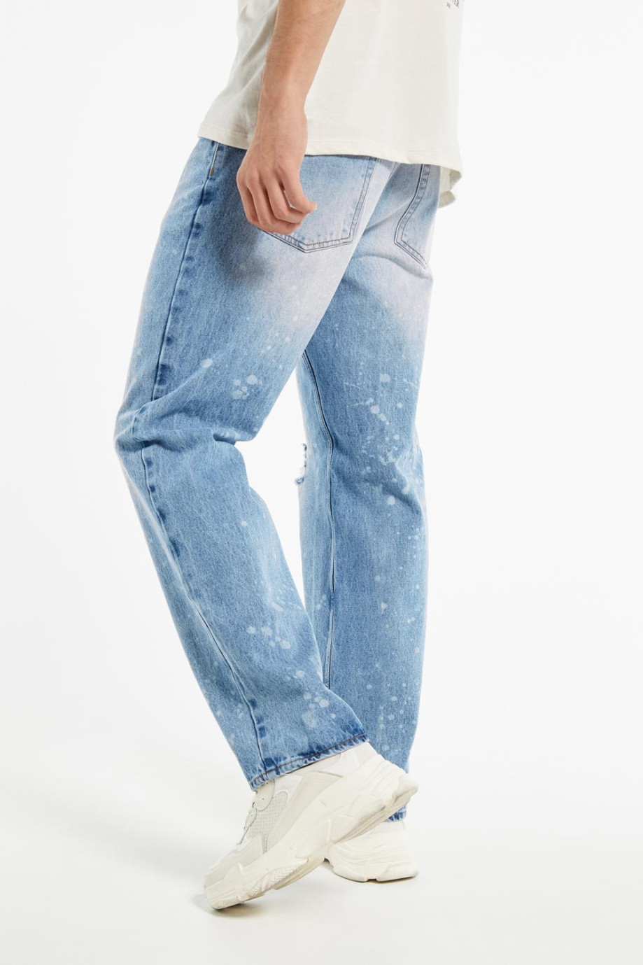 Jean 90´S azul claro con roto y diseños de manchas en láser