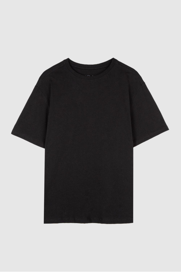 Camiseta negra  Camiseta negra mujer, Camisa negra mujer, Camisas negras