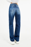 Jean 90´S tiro alto azul oscuro con bota ancha y desgastes de color