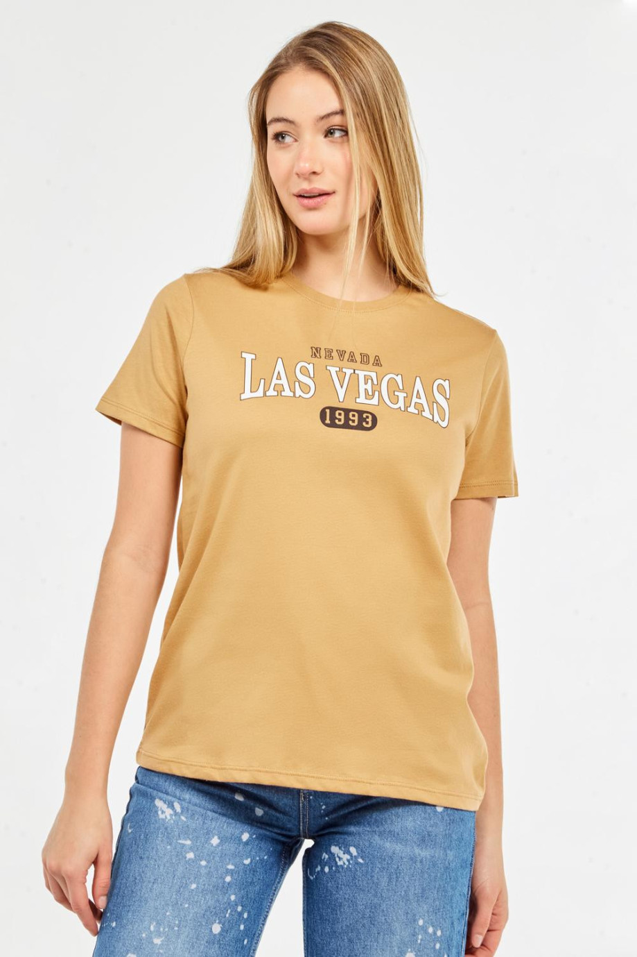 Camiseta kaky clara con estampado college de Las Vegas y cuello redondo