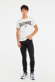 Jean súper skinny azul intenso con tiro bajo y costuras cafés