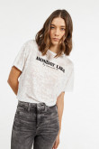 Camiseta manga corta crema clara con texto de Monday Lisa