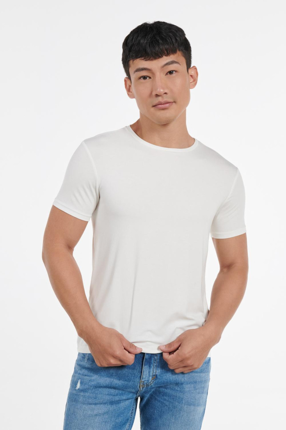 Camiseta manga corta unicolor con sesgo en cuello redondo