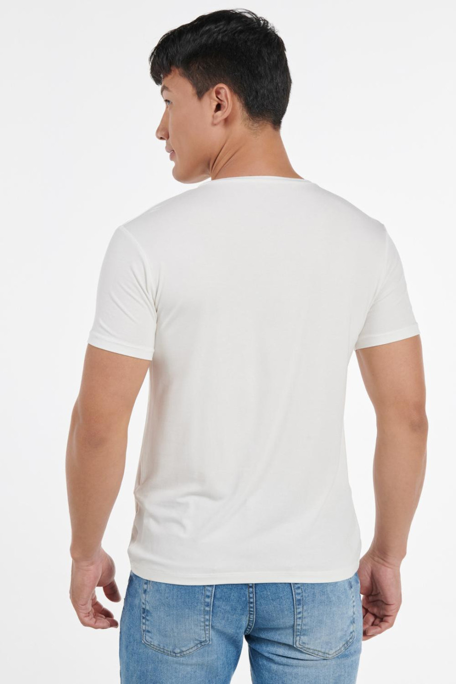Camiseta manga corta unicolor con sesgo en cuello redondo