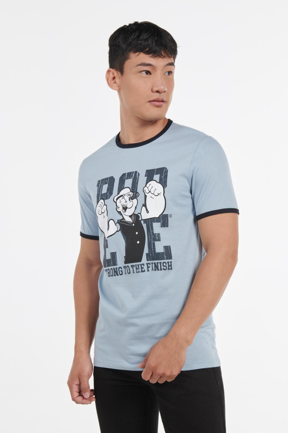 Camiseta azul clara con manga corta, contrastes y motivo de Popeye