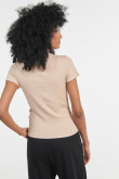 Camiseta unicolor con cuello redondo y manga corta