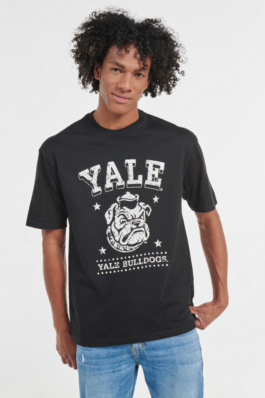 Camiseta negra con estampado blanco college de Yale y manga corta