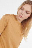 Camiseta crop top kaki clara con cuello redondo