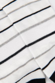 Medias blancas cortas con diseños de rayas y contrastes negros