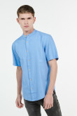 Camisa cuello nerú unicolor con manga corta y bolsillo en frente