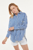 Blusa manga larga azul oscura oversize con rayas blancas y cuello camisero