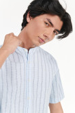 Camisa con cuello mao unicolor, diseños estampados y manga corta