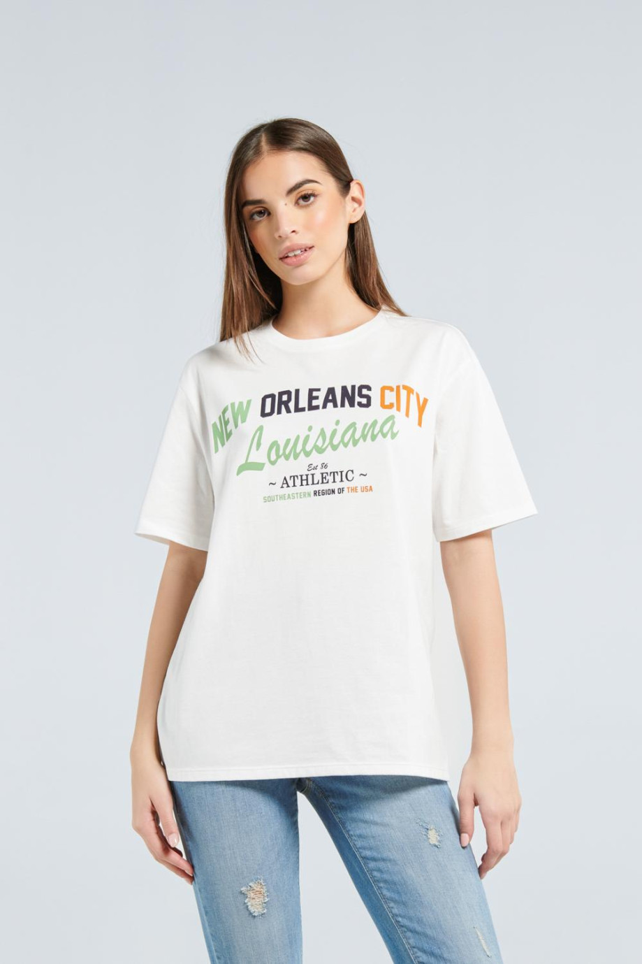 Camiseta crema clara con diseño college de New Orleans y manga corta