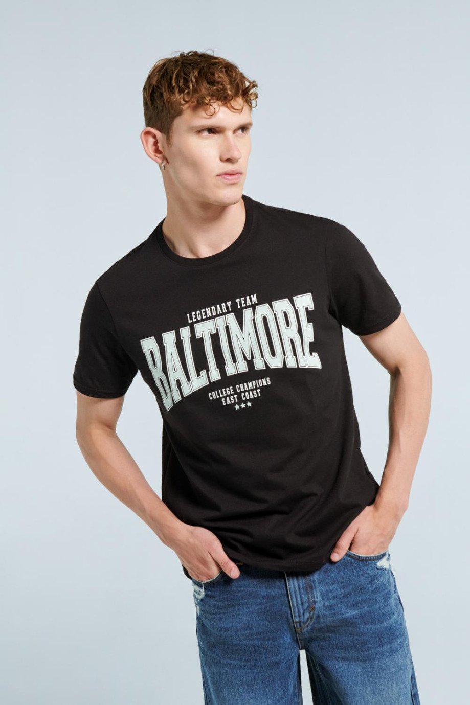 Camiseta negra con cuello redondo y diseño college de Baltimore