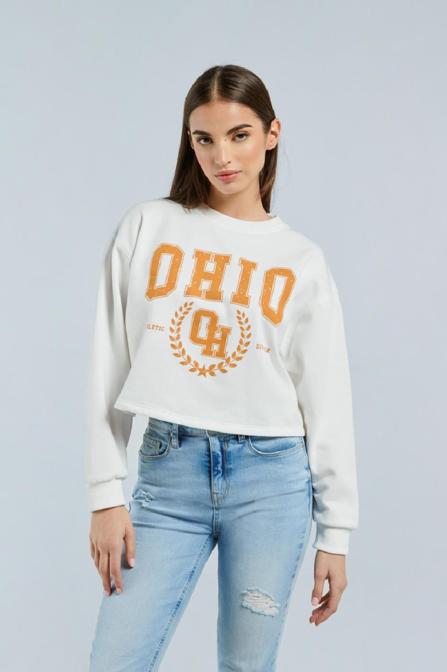 Buzo crop top crema claro con diseño college naranja de Ohio