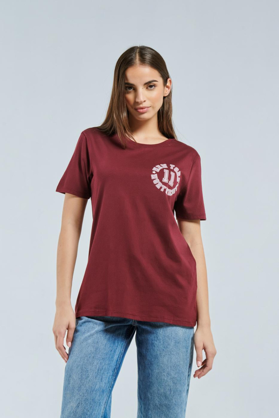 Camiseta manga corta roja oscura con estampado college de New York