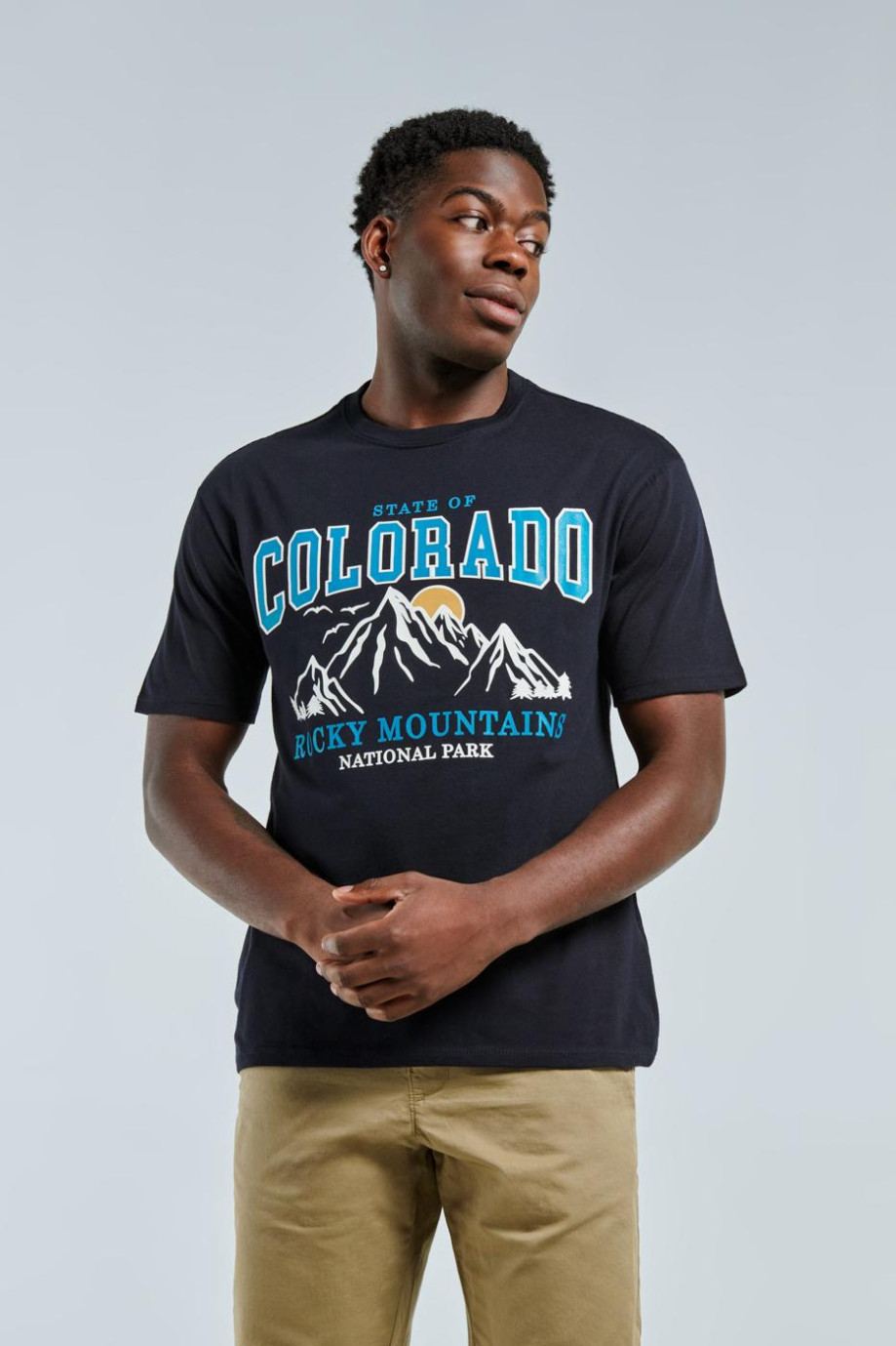 Camiseta manga corta azul intensa con diseño college de Colorado