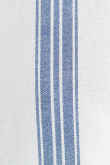 Camisa unicolor con cuello sport collar y diseños de rayas verticales