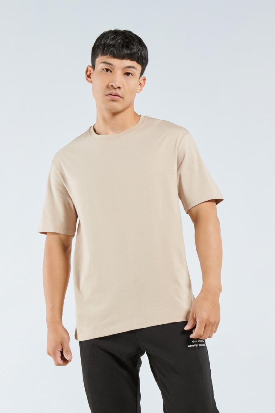 Camiseta en algodón unicolor con cuello redondo y manga corta