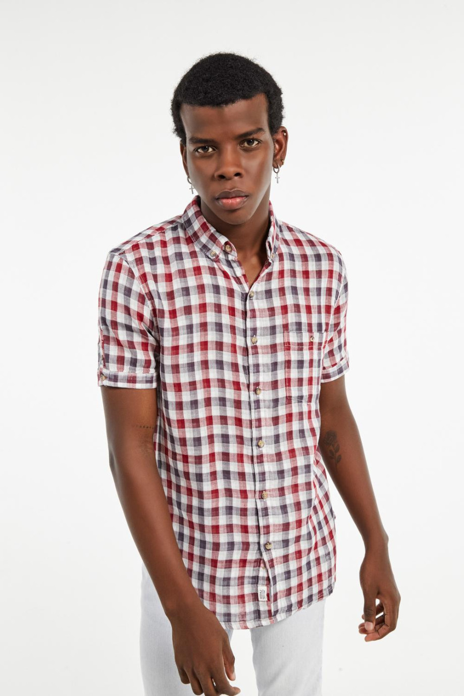 Camisa manga corta unicolor a cuadros con cuello button down
