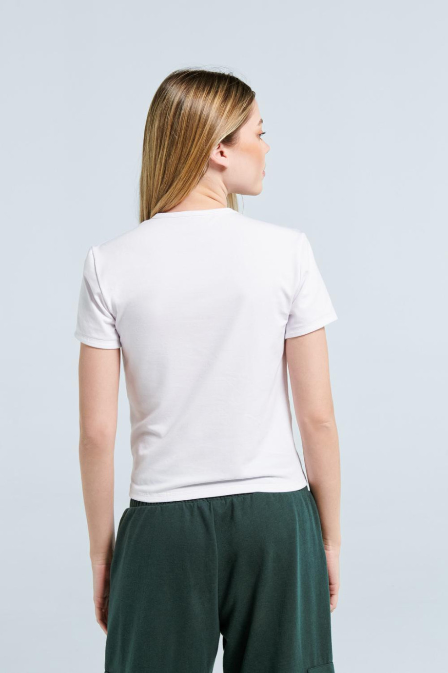 Camiseta unicolor en algodón con cuello redondo y manga corta
