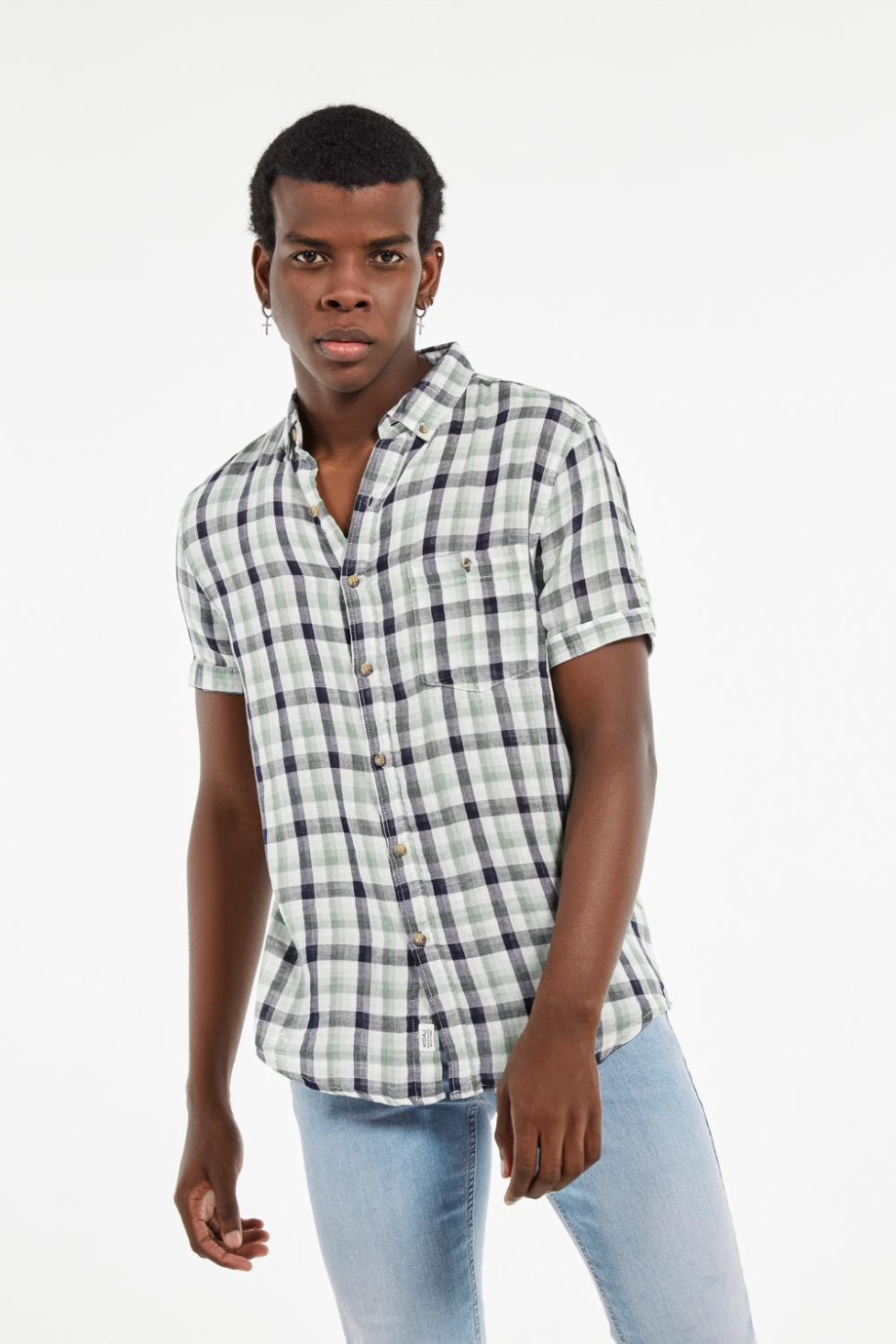 Camisa manga corta unicolor a cuadros con cuello button down