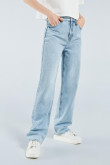 Jean azul claro 90´S con diseño de bota recta ancha y tiro alto