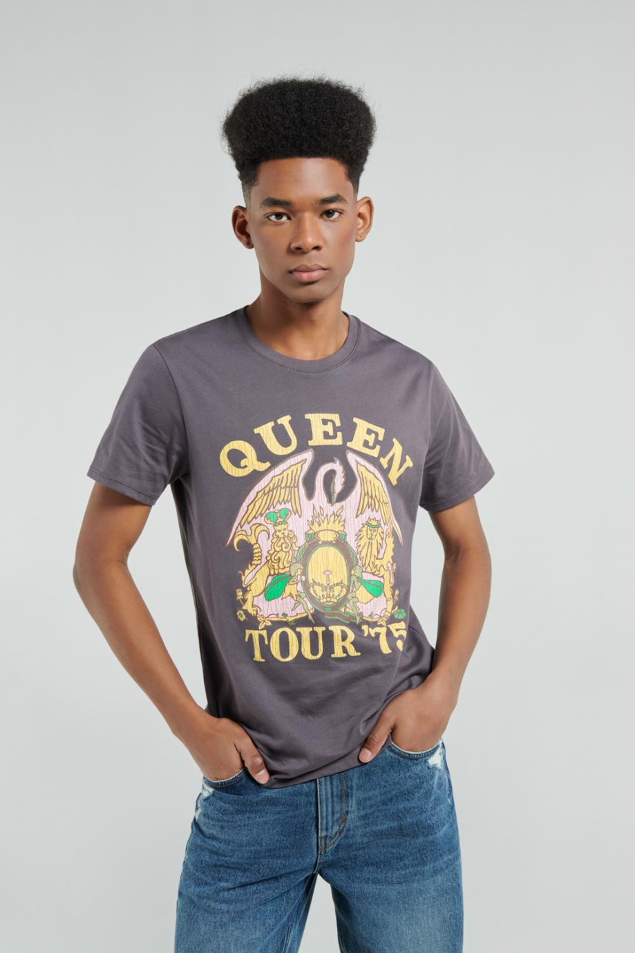Camiseta cuello redondo gris intensa con diseño de Queen en frente