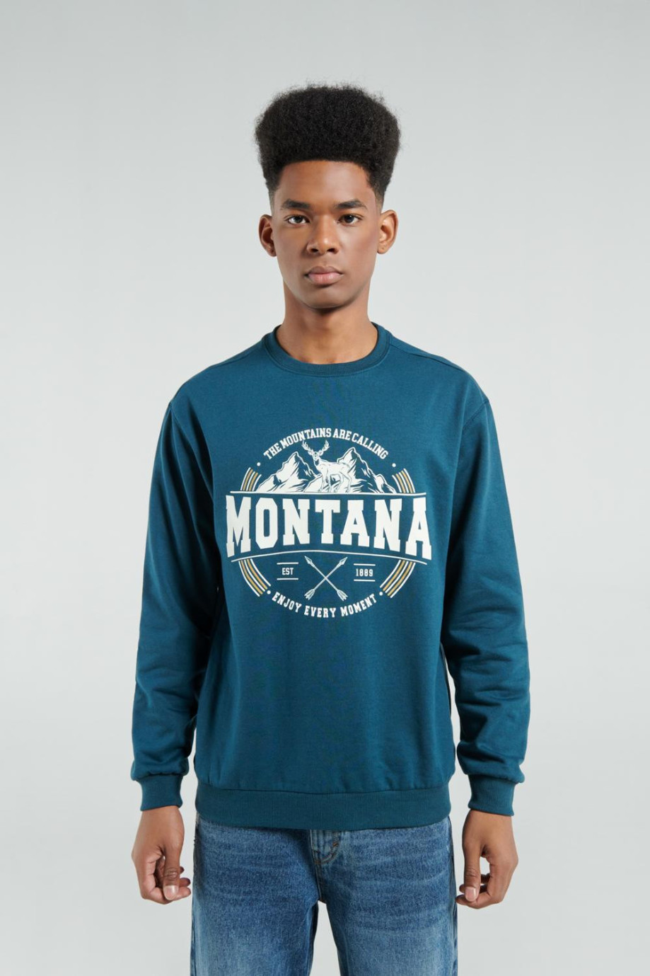 Buzo azul oscuro con cuello redondo y diseño college blanco de Montana