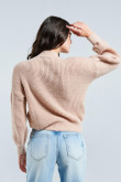 Suéter unicolor tejido con hombros rodados y cuello redondo