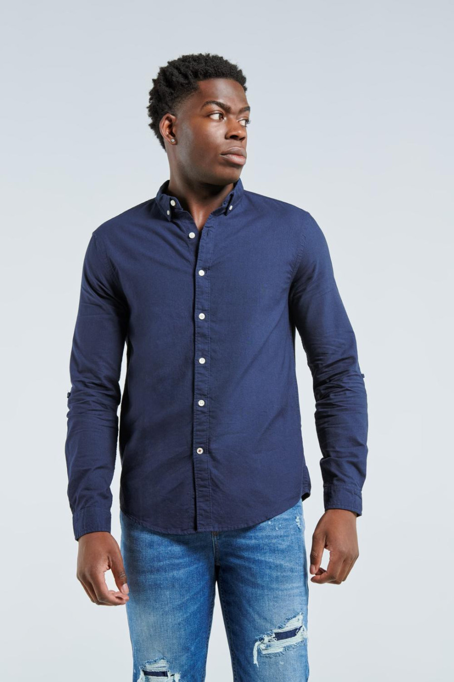 Camisa en algodón unicolor con manga larga y cuello button down
