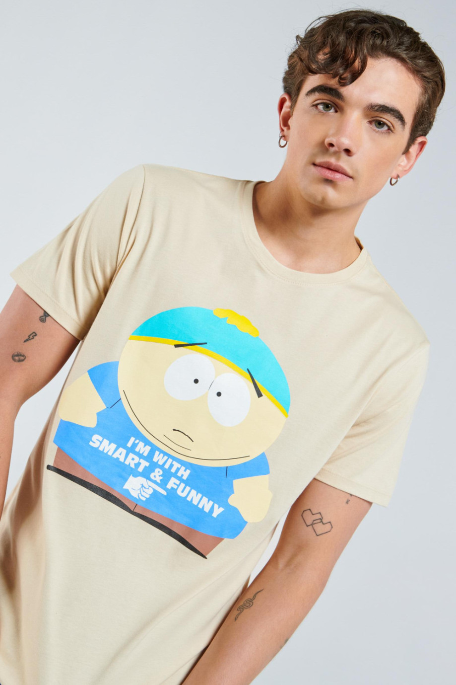 Camiseta manga corta kaky muy claro con estampado de South Park .