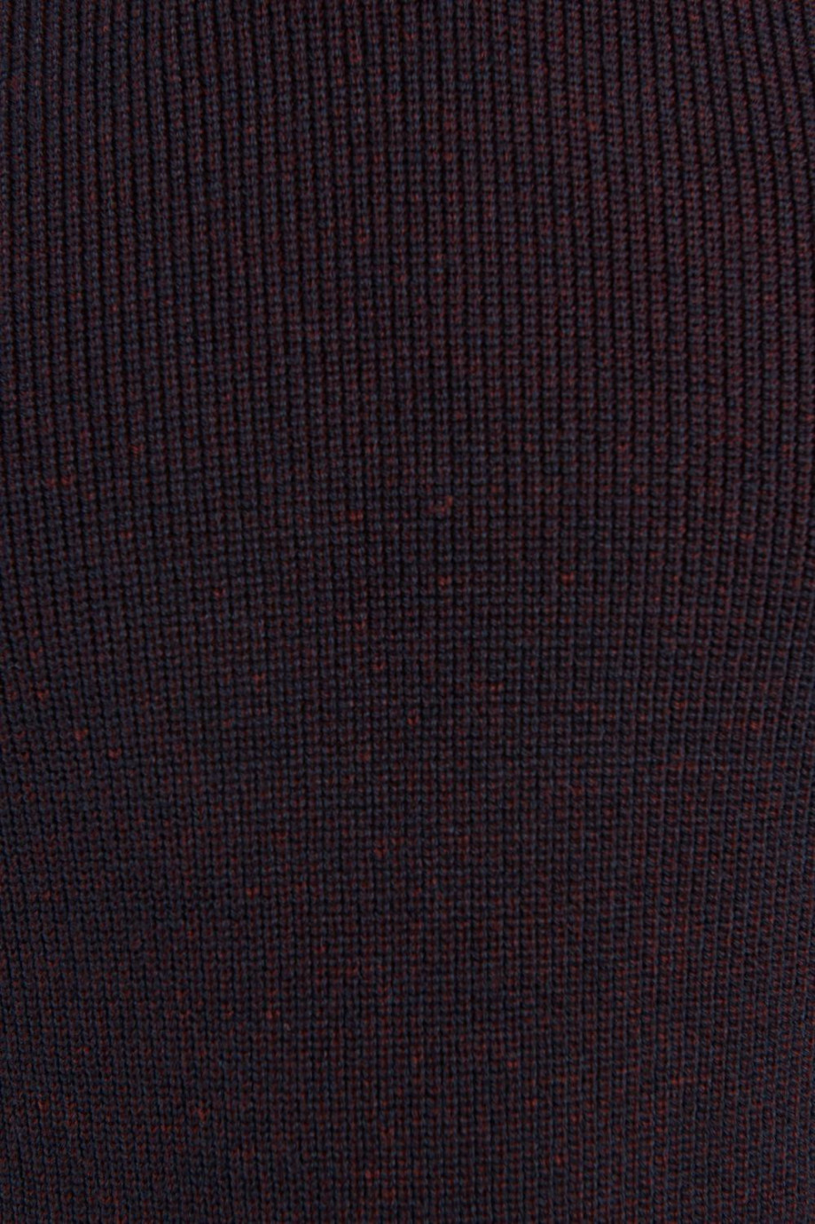 Suéter tejido rojo intenso con texturas y cuello redondo