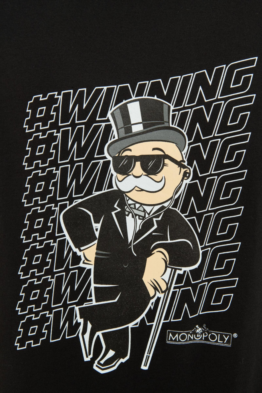 Camiseta manga corta negra con estampado de Monopolio.