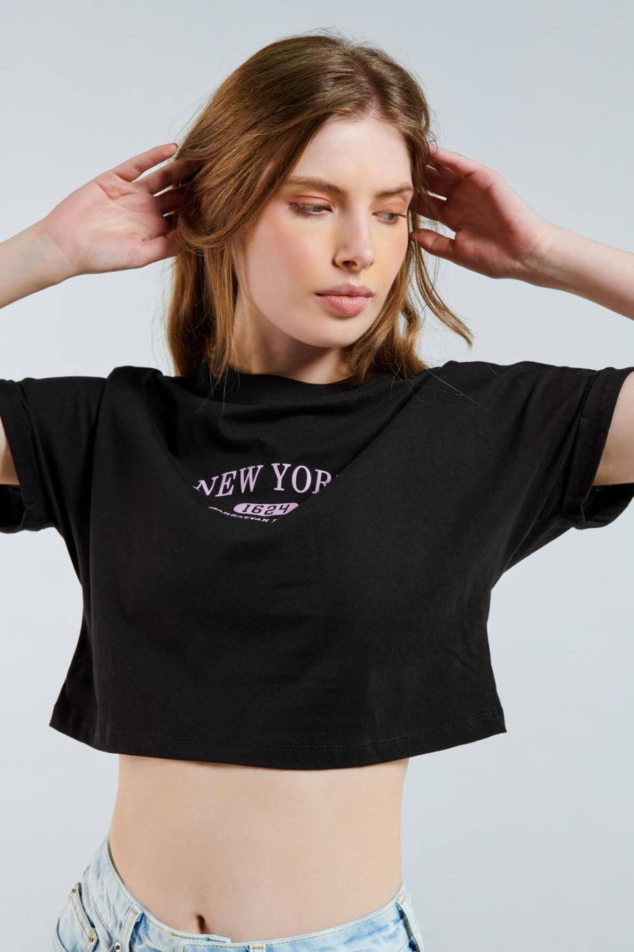 Camiseta crop top negra en algodón con diseño college de New York