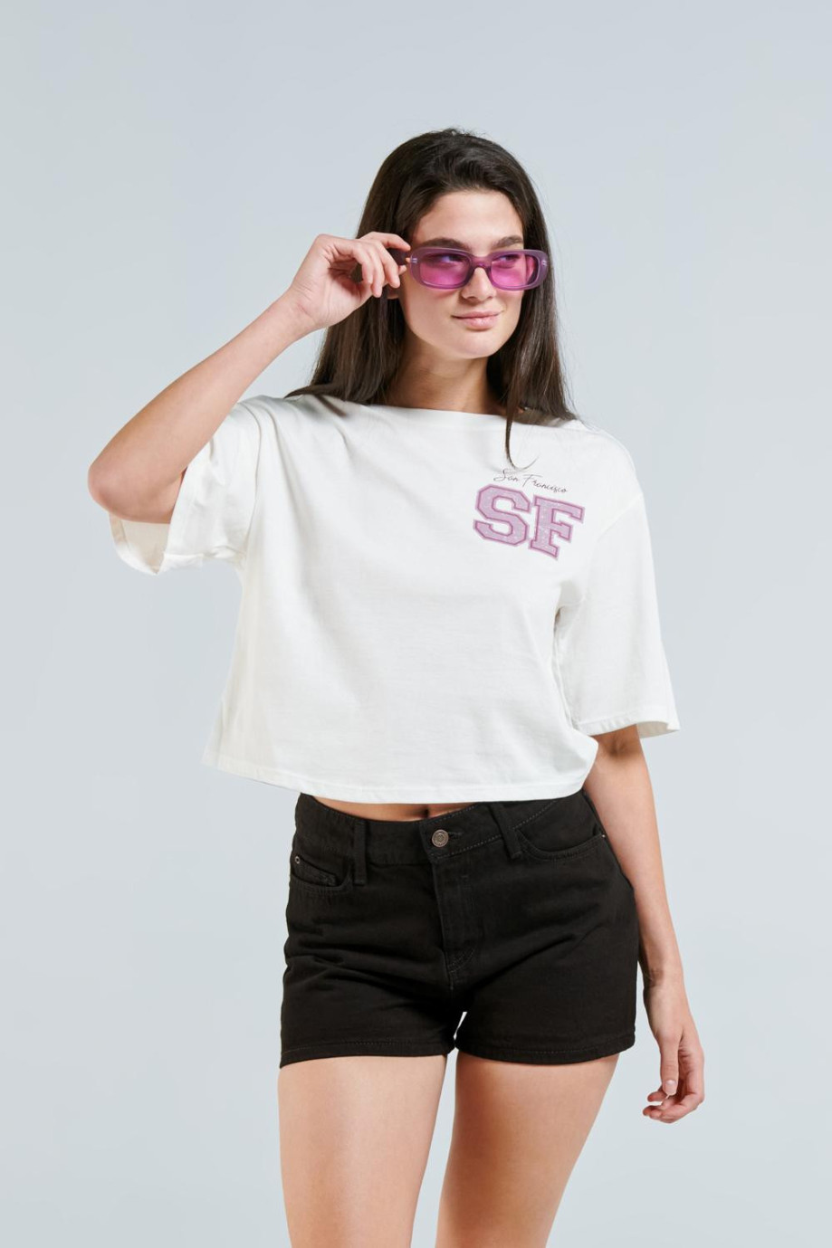 Camiseta para mujer crop top oversize estampada en frente estilo college
