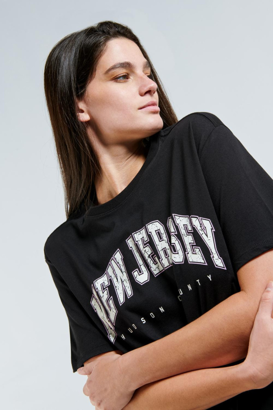 Camiseta negra con diseño college de New Jersey y cuello redondo