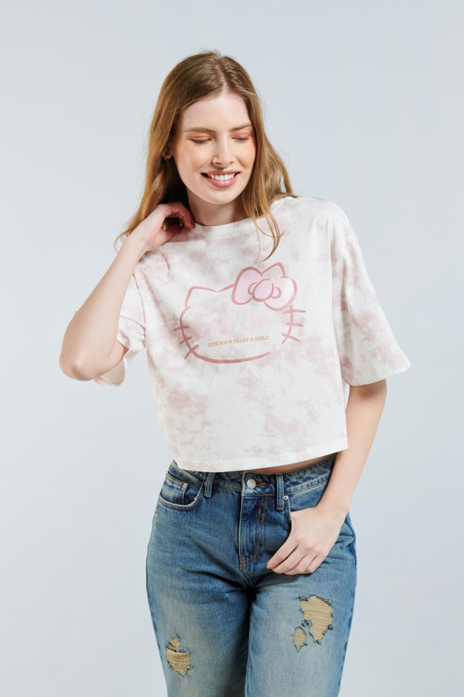 Camiseta crop top crema clara tie dye con diseño de Hello Kitty