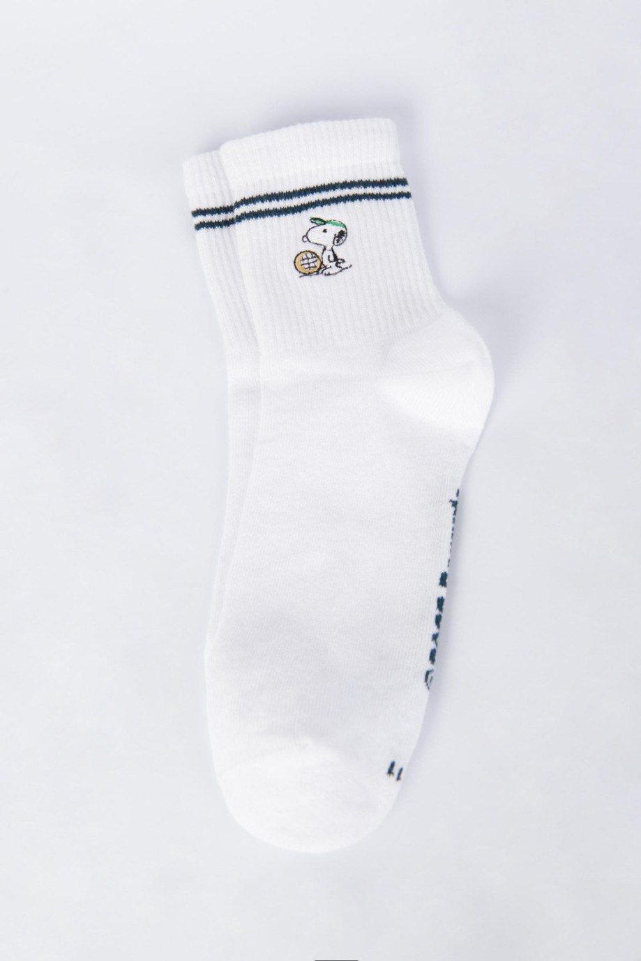 Media urbana corta, con diseño en jacquard, licencia Peanuts
