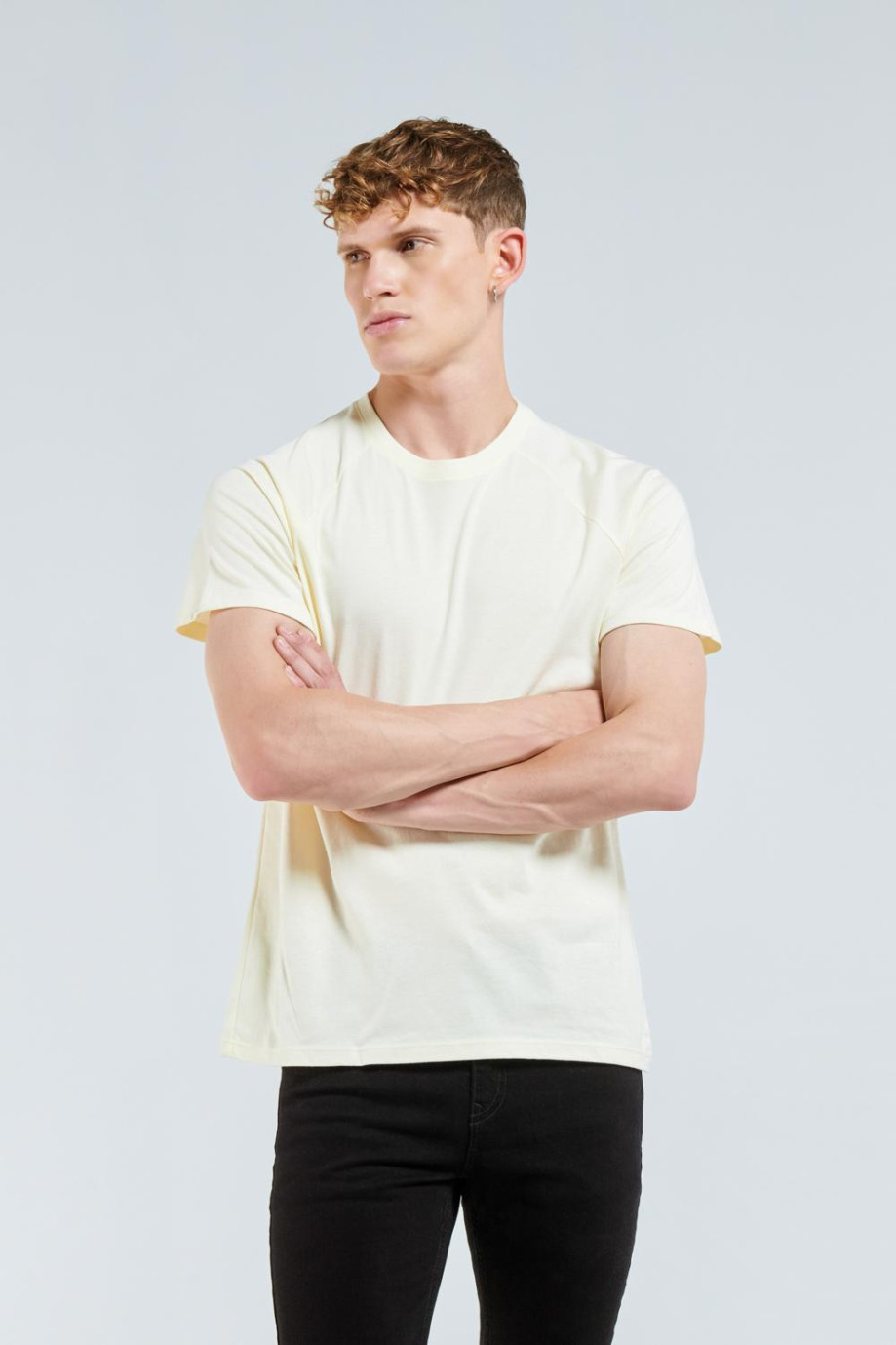 Camiseta manga ranglan corta unicolor con cuello redondo y ajuste ceñido