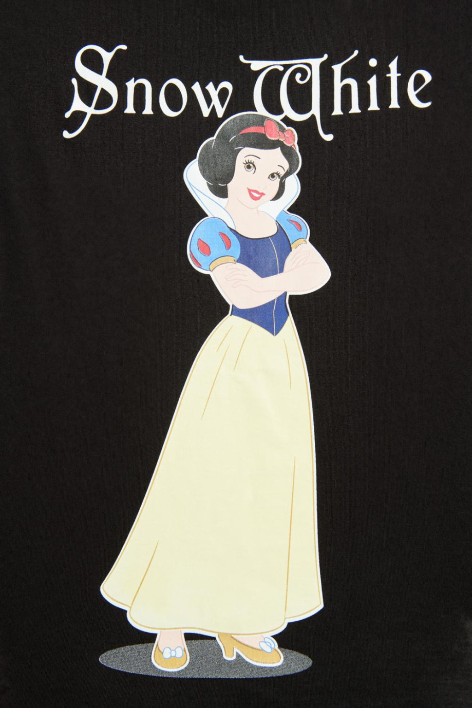 Camiseta femenina cuello redondo manga corta con estampado en frente de Blancanieves.