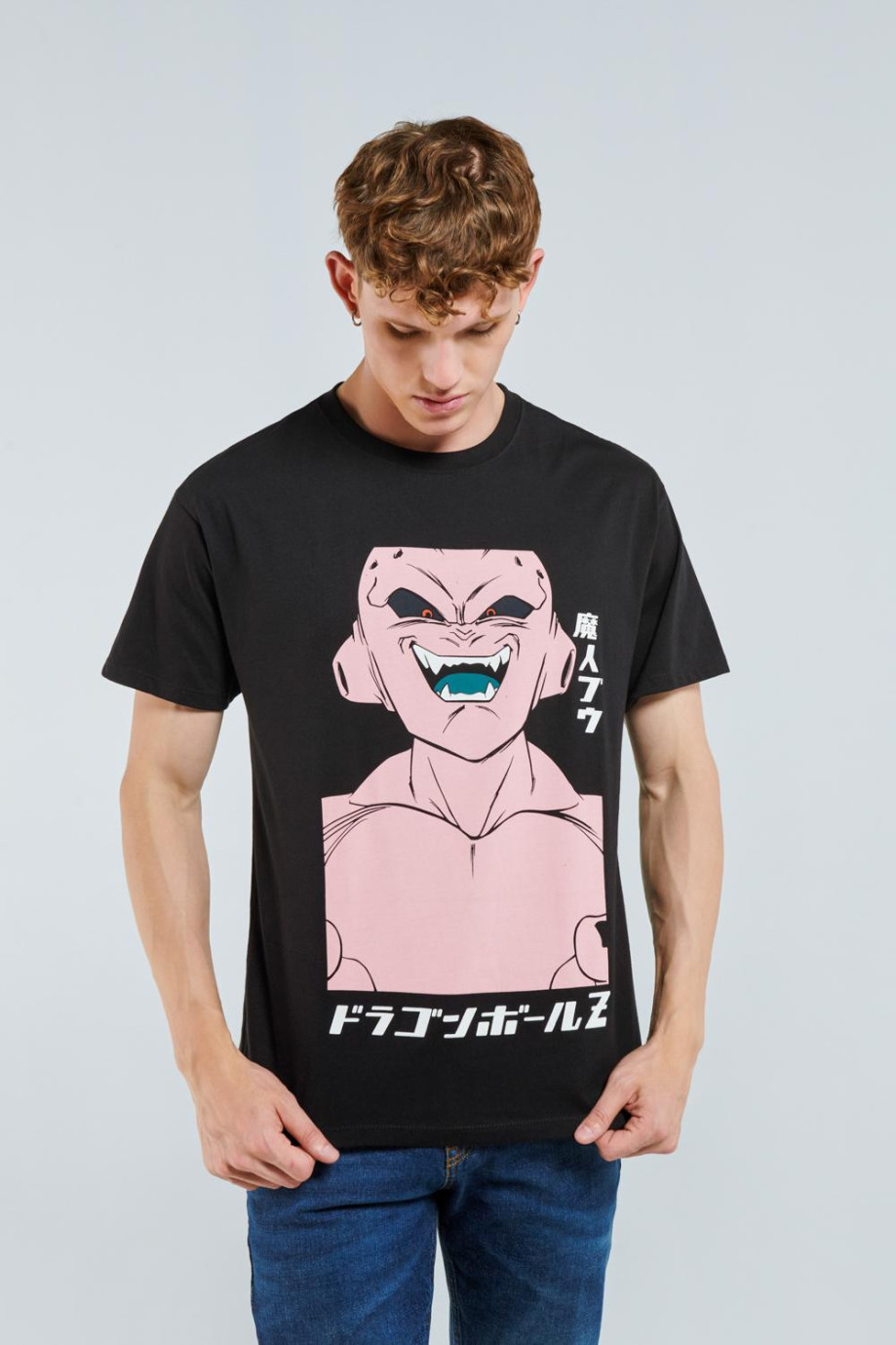 Camiseta manga corta negra con estampado de Dragon Ball Z.