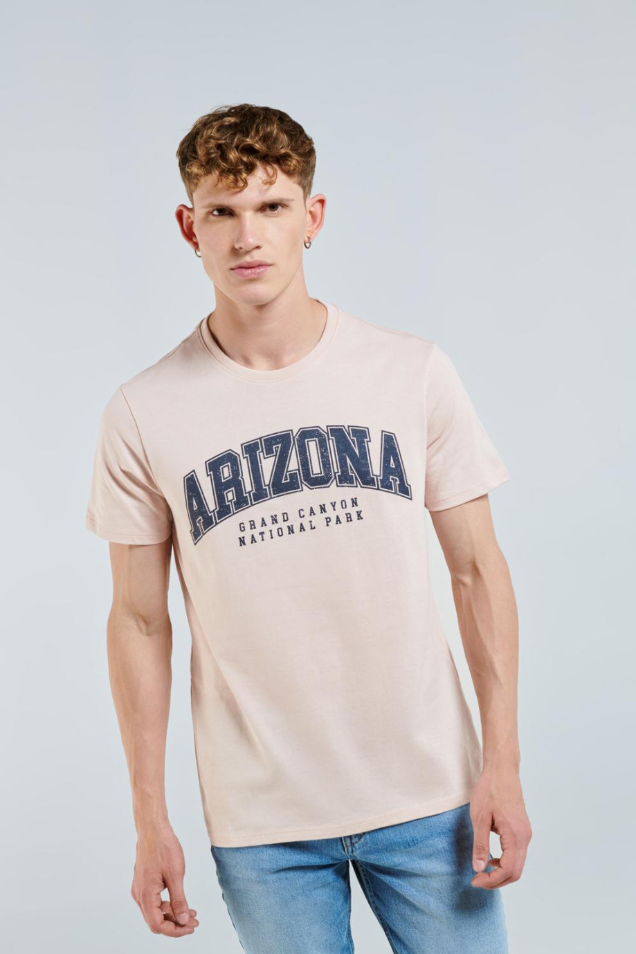 Camiseta cuello redondo rosada clara con diseño college de Arizona