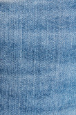 Jean azul claro skinny con desgastes de color y tiro bajo
